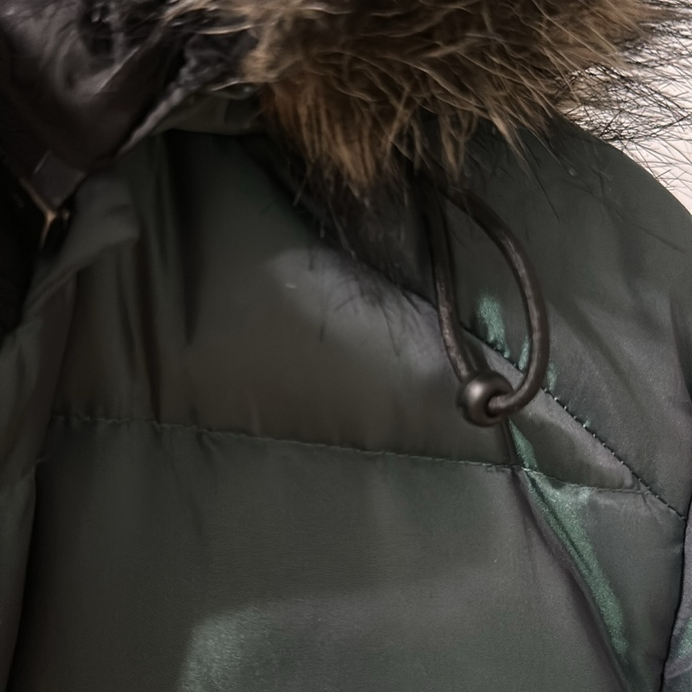 Guess faux fur hooded puffer bomber - Picture 7 of 7